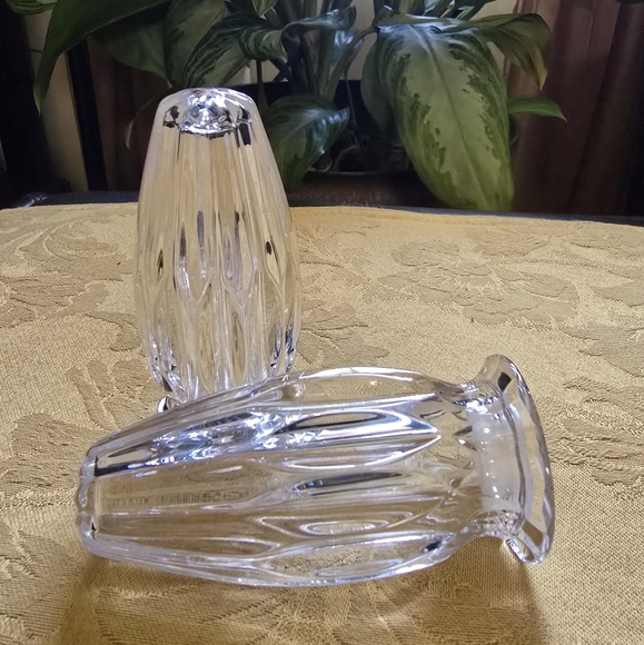 NWOT, Mikasa Park Lane Salt and Pepper Shaker set - Picture 3 of 3